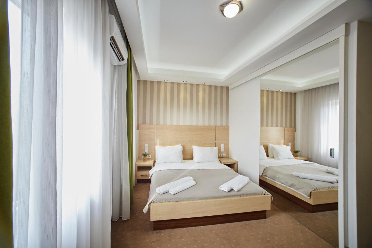 Laurus Motel Airport Tuzla Zivinice Bagian luar foto