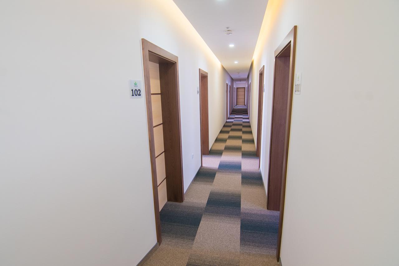Laurus Motel Airport Tuzla Zivinice Bagian luar foto